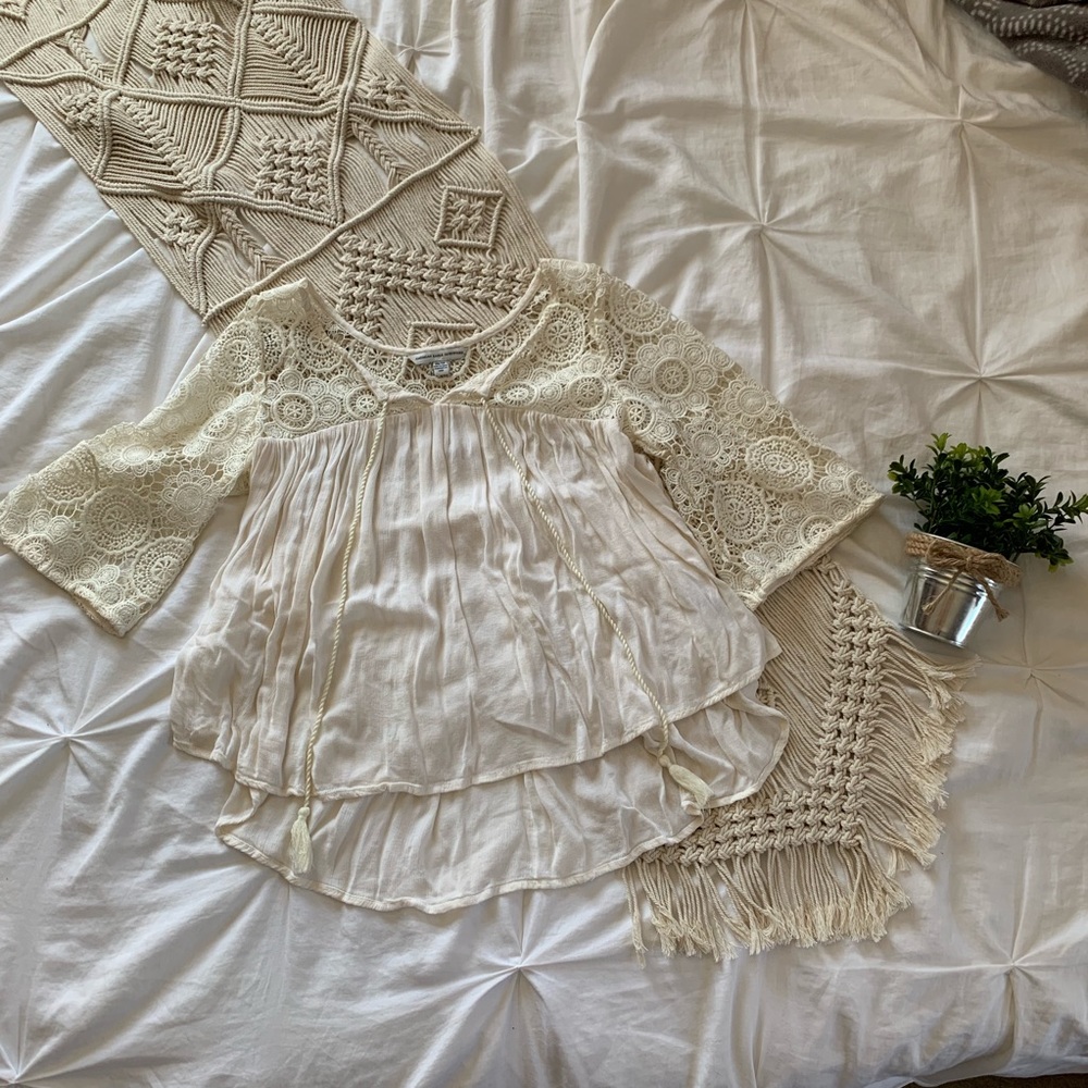 American Eagle White Flowy Top 🌞